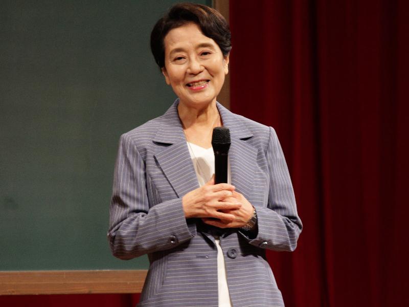 テレビ寺子屋で講演を行う恵泉女学園大学学長の大日向雅美さん