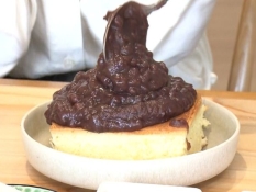 パンケーキに盛られるあんこは“かけ放題”