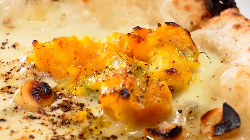 かぼちゃとヘーゼルナッツのピッツァ(1749円)