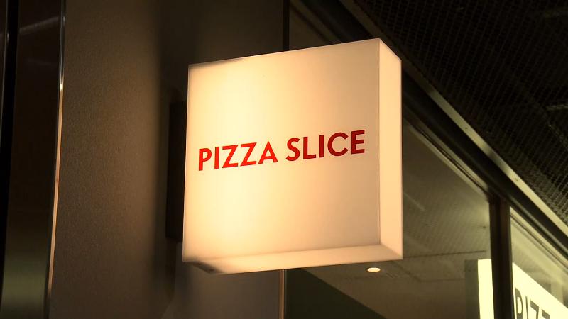 ピザスライスの看板