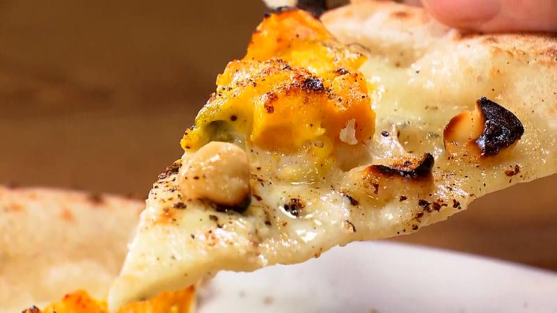 かぼちゃとヘーゼルナッツのピッツァ