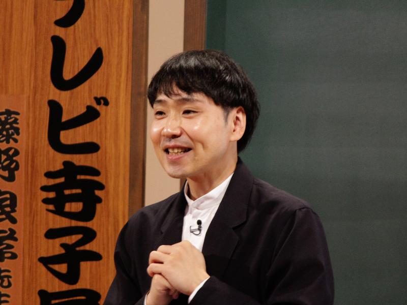 テレビ寺子屋で講演を行うオノマトペ研究者の藤野良孝さん