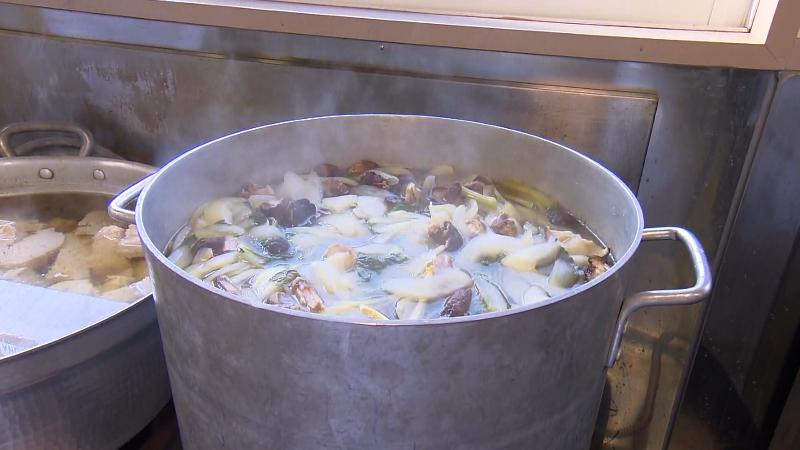 ツナの調理風景