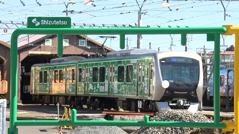 ちょうど緑の電車がはまる