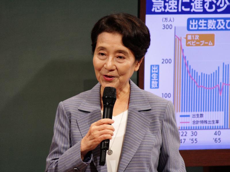 テレビ寺子屋で講演を行う恵泉女学園大学学長の大日向雅美さん