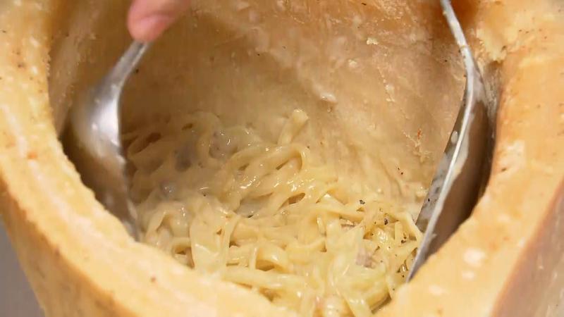 パルミジャーノカルボナーラ(1749円)