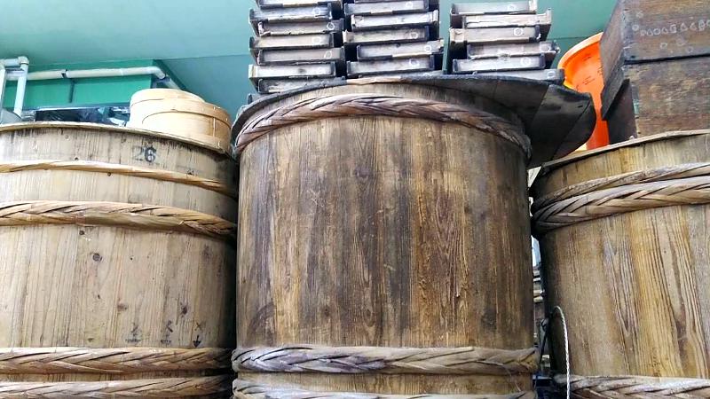 木桶で造るみそ