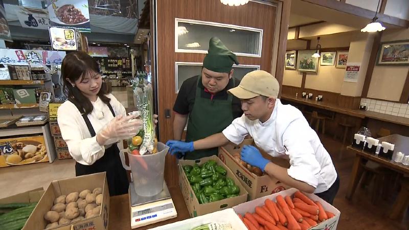 詰めた野菜を計測