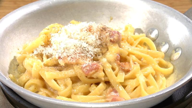 イタリア産グラナパダーノ 丸ごとTHE濃厚チーズチーズカルボナーラ(1738円)