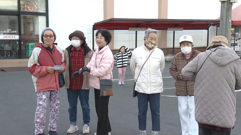 集まってきたラジオ体操参加者