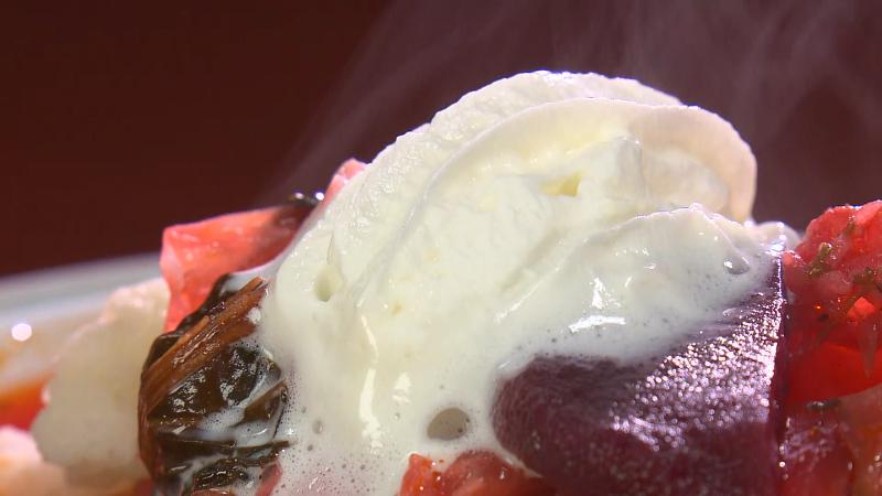 ボルシチに乗ったサワークリーム