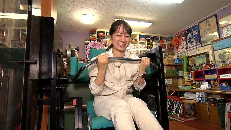 腹筋と肩を鍛えるマシン