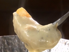 ジャガイモのチーズフォンデュ