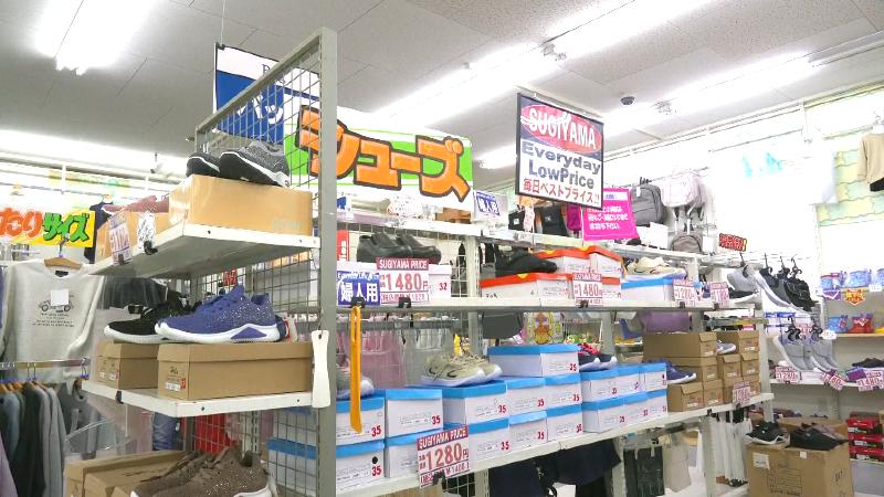 スギヤマ洋品店店内・靴