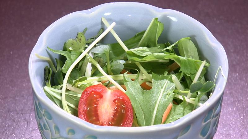 セットのミニサラダ