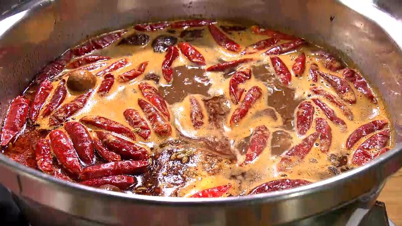 豚骨スープがベースでうま味が凝縮されたスープ