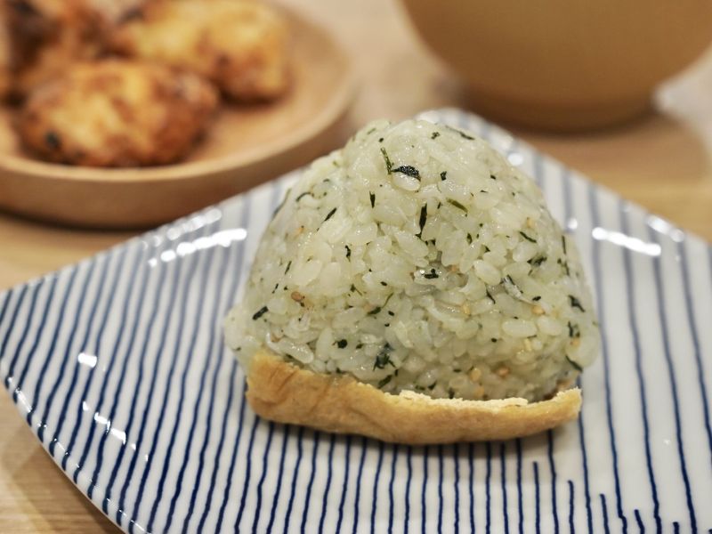 お茶としらす(360円)