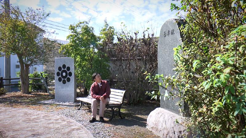 吉川氏墳墓でくつろぐにむらあつと