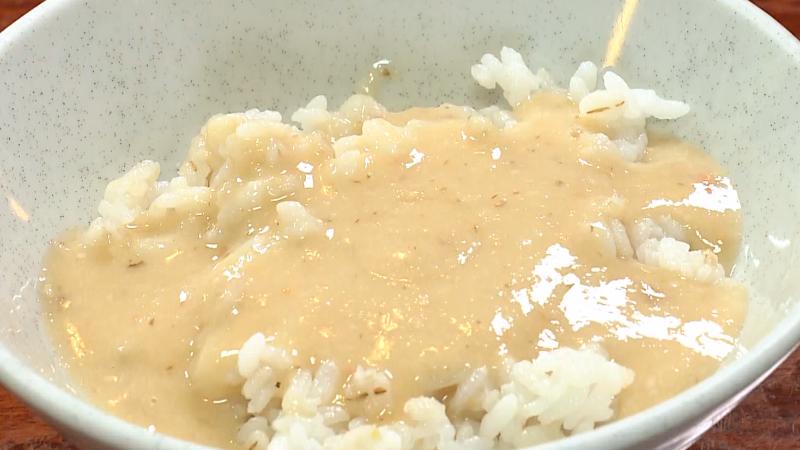 とろろ汁をかけたご飯