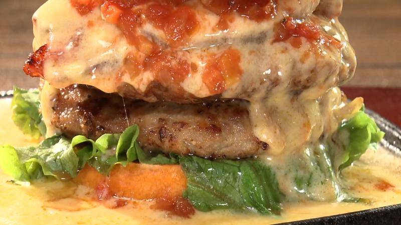 とろ～り鉄板チーズバーガー(2200円)