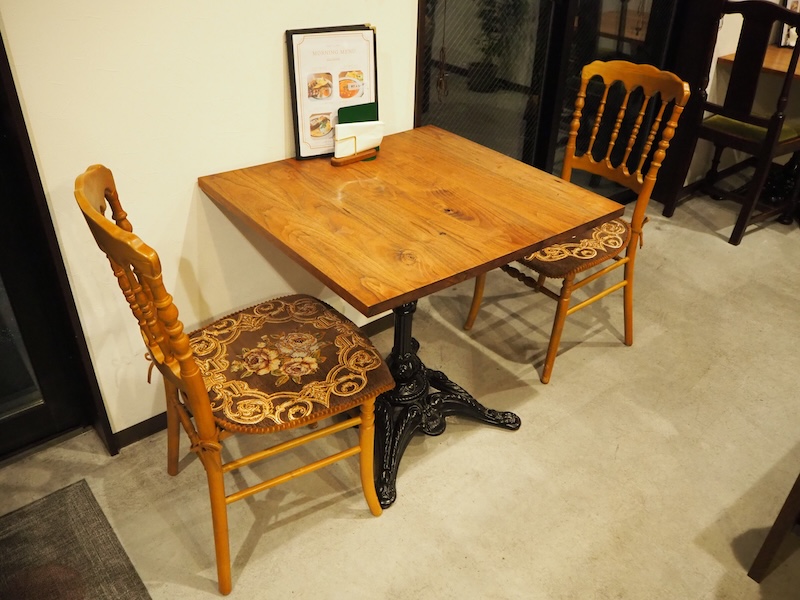 トラパタンの席