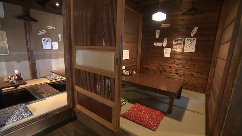 ぺんたつの店内(座敷)