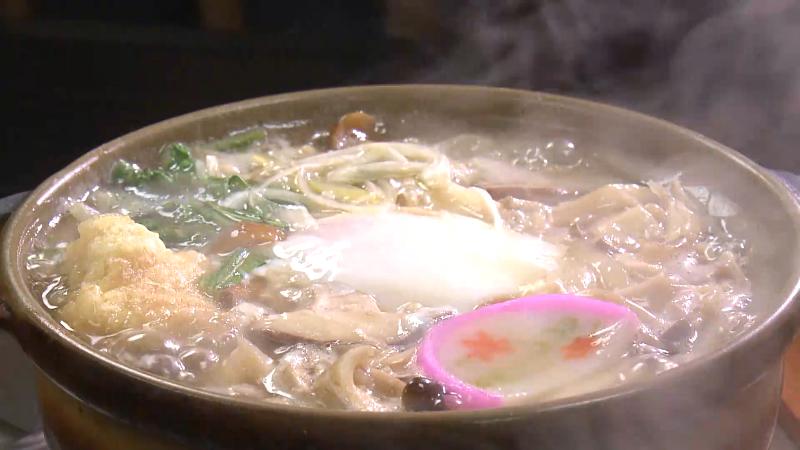 キノコがたくさんの鍋焼きうどん・醤油味(1200円)