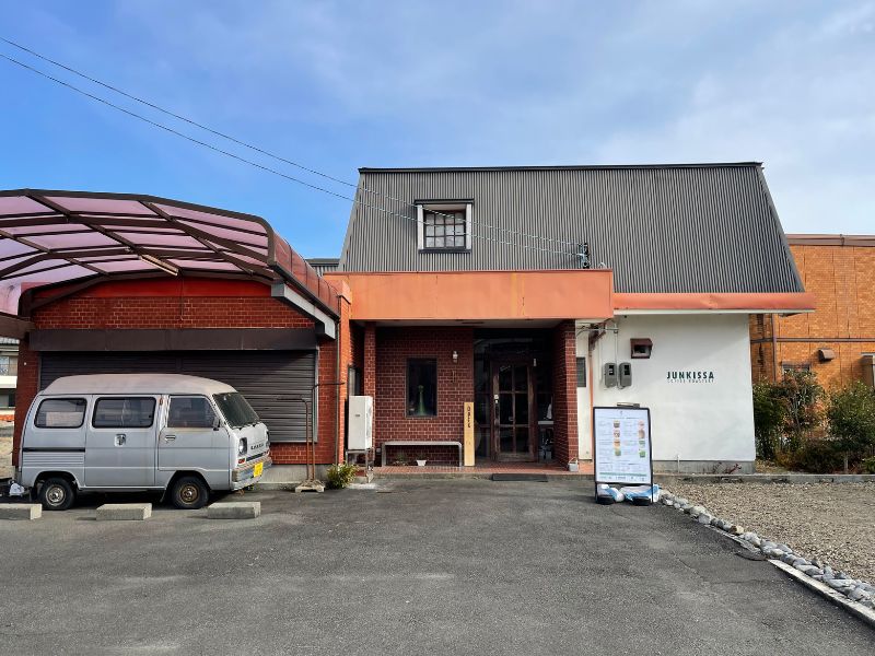 ジュンキッサ コーヒーロースタリーの外観