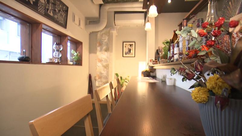 店内　カウンター席