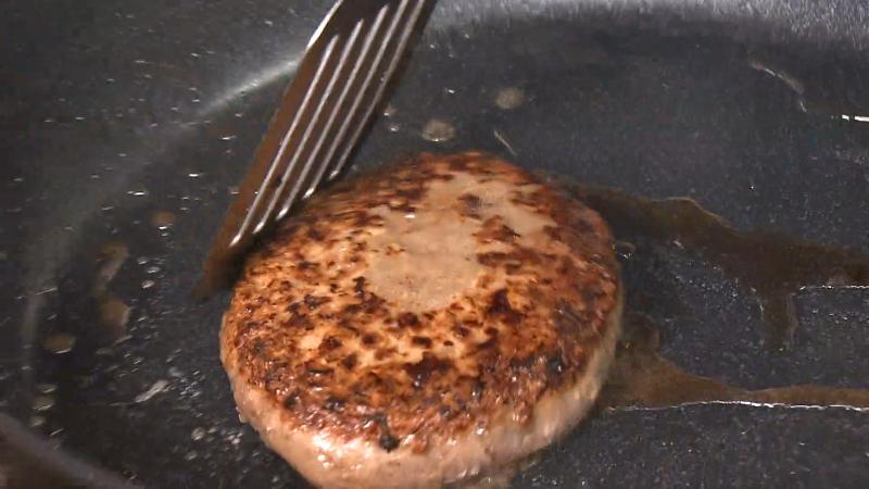 ハンバーグを焼く工程