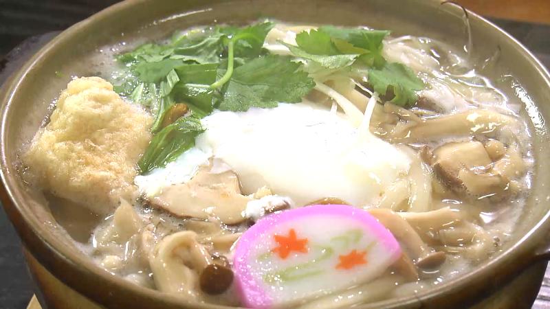 キノコがたくさんの鍋焼きうどん・醤油味(1200円)