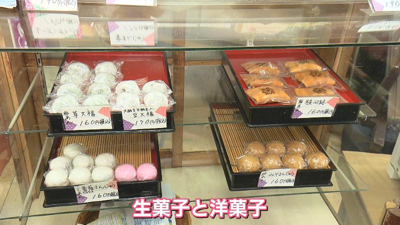 店内に並ぶ和菓子