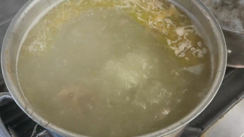 1日かけて煮詰めた鶏ガラのだし