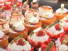 ショーケースのケーキ