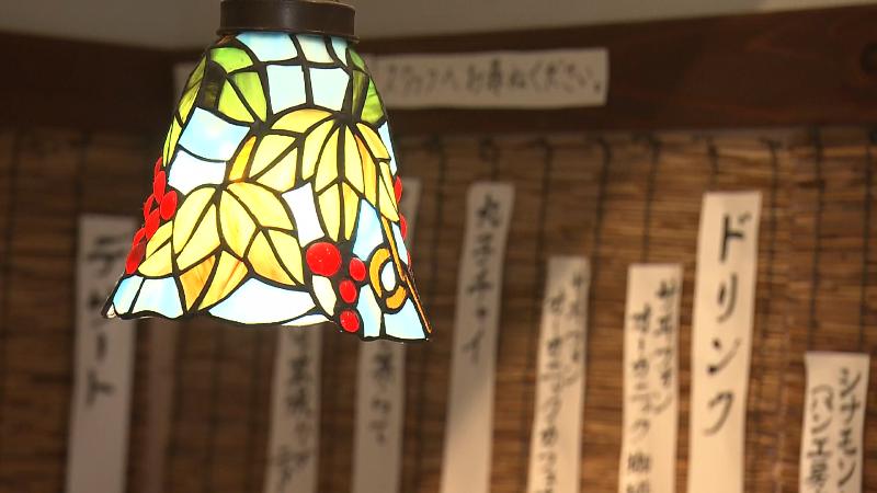 店内　ステンドグラスのライト