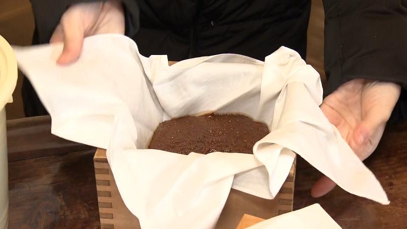 明治屋醤油のしぼり体験