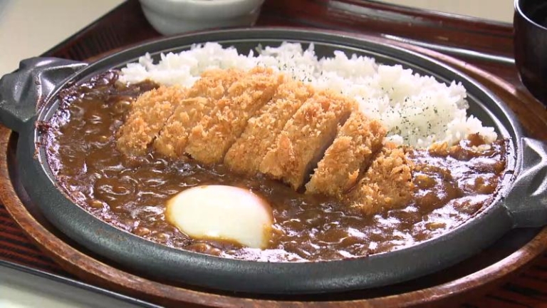 鉄板カツカレー(990円)