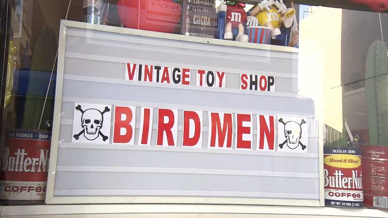 バードメンの看板