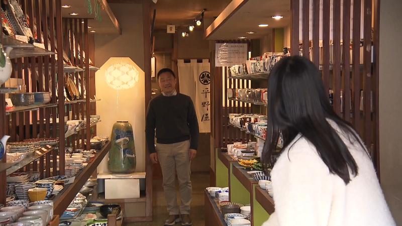 平野屋を訪れる室伏アナ