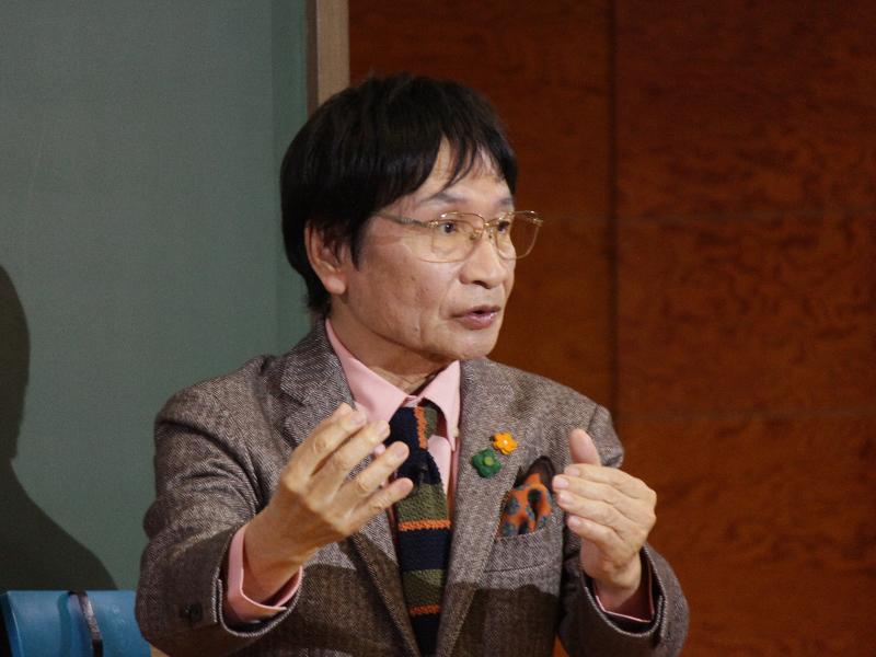 テレビ寺子屋で講演を行う教育評論家の尾木直樹さん