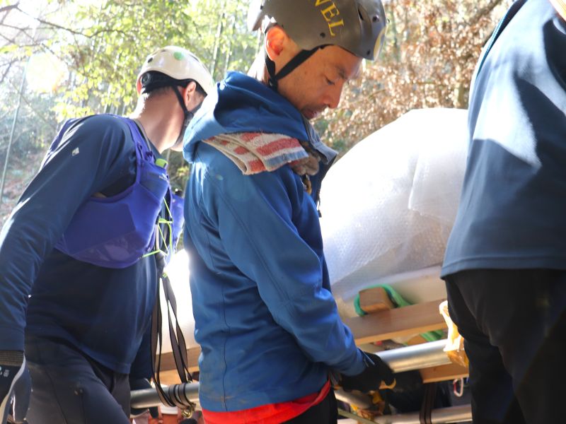 仁王像の運搬作業