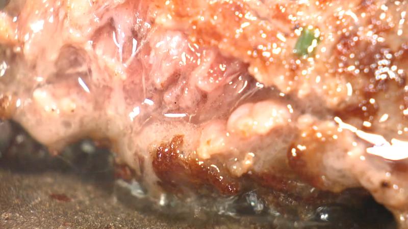 特選 和牛ハンバーグからあふれる肉汁