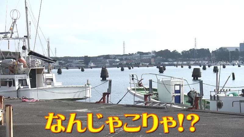 海から突き出たコンクリートの物体