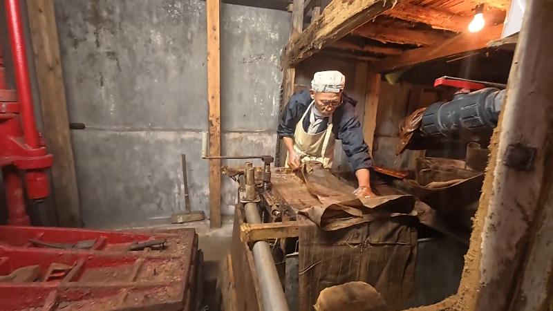 しょうゆづくりの様子