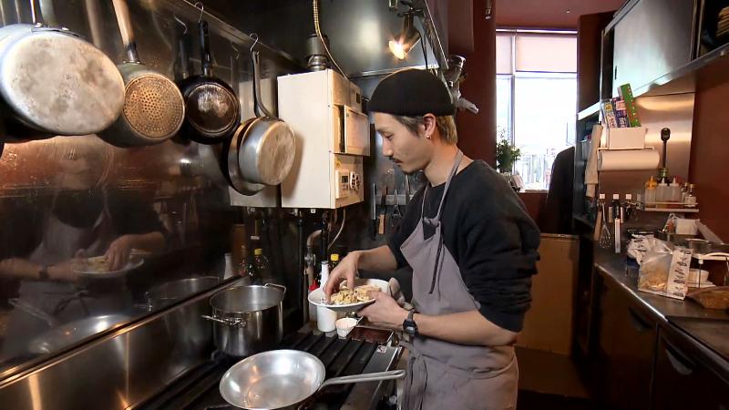 守屋店長の調理風景