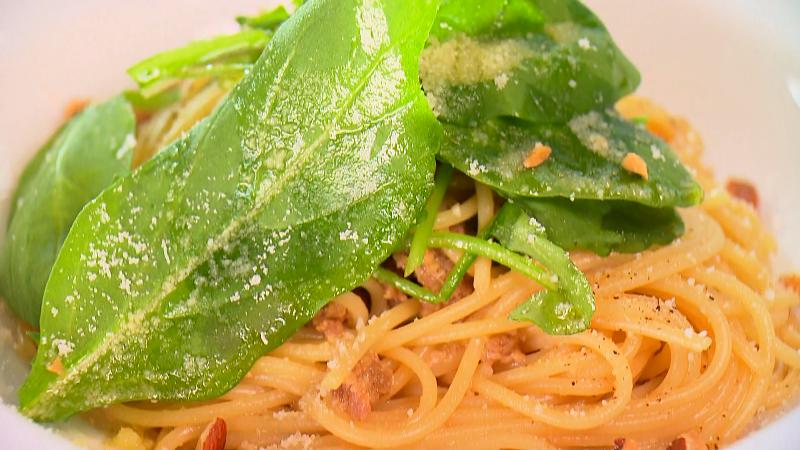 ルッコラと鶏肉のバター醤油・Aランチ(2145円)