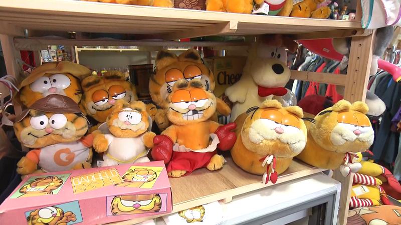 棚に並ぶぬいぐるみ