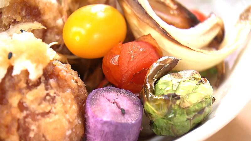 唐揚げに添えられた野菜