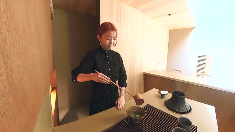 お抹茶は目の前で点ててくれる