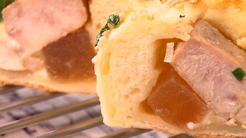 まぐろ角煮パン(300円)※1日20個限定